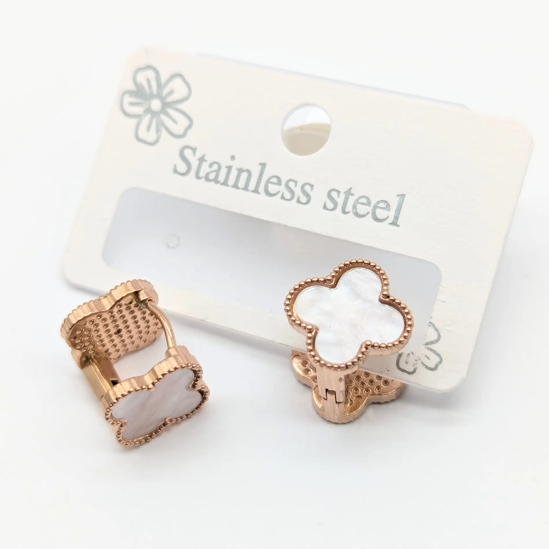 Сережки Stainless Steel “Клевер” РЗ, з білою емаллю, двосторонні 1.8 × 1.8 см