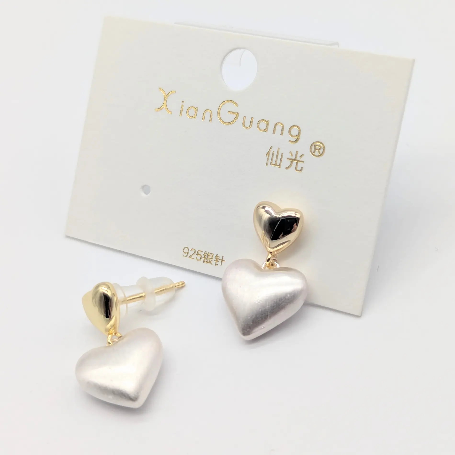 Сережки позолота 14к “Лав” з цирконієм та перламутровою вставкою. Штифт S925. Розмір 1.2*1.9