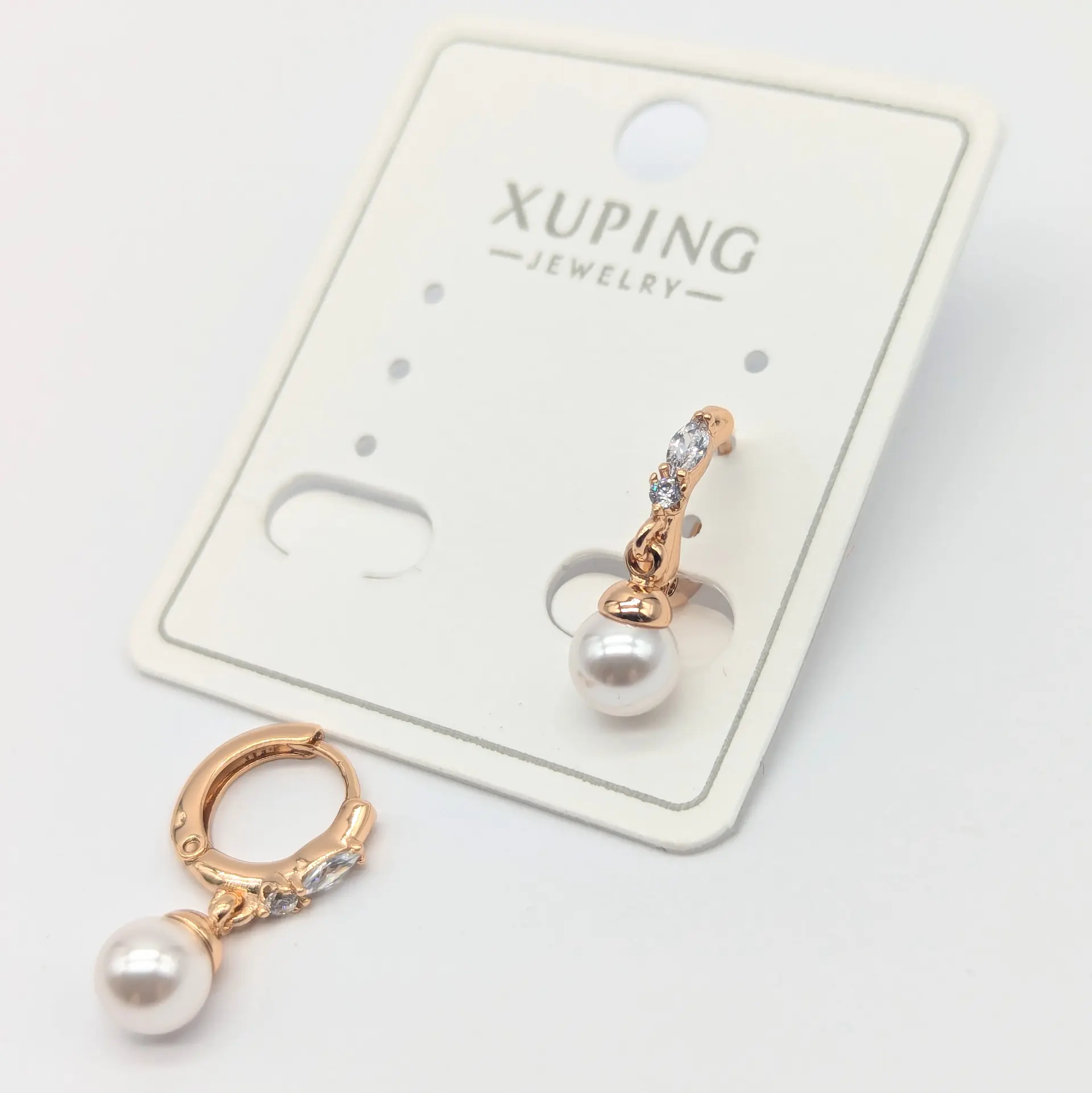 Сережки Xuping 18К “Діана” з перлиною та цирконієм 0,6*1,8 см