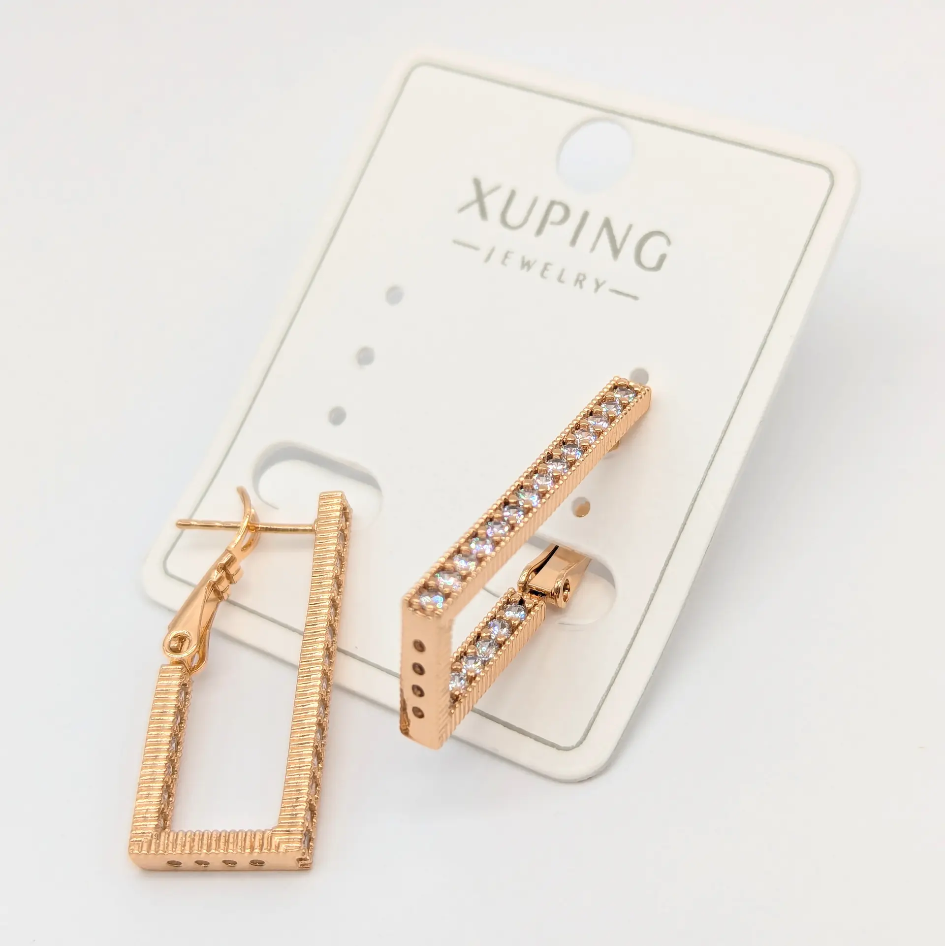 Сережки Xuping 18К «Геометрія світла» з цирконієм, 0.2*2.8 см