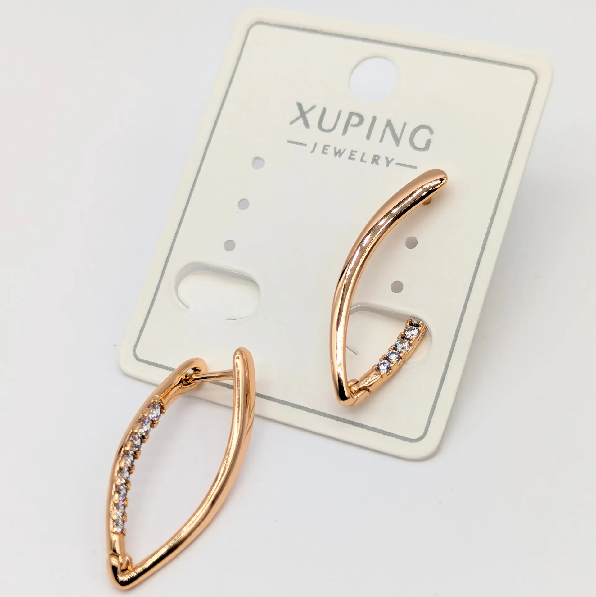 Сережки Xuping 18К «М’яка лінія» з цирконієм, 1.3*2.8 см