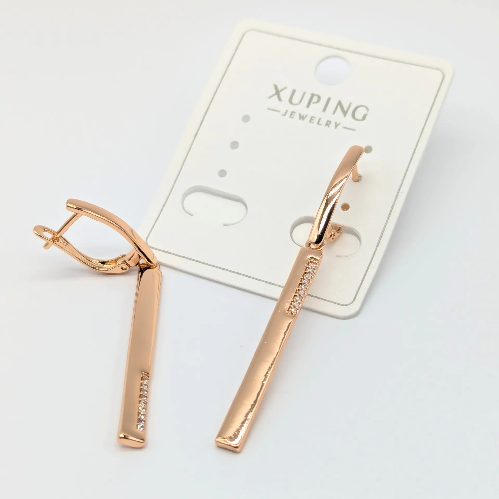 Сережки Xuping 18к «Вертикаль блиску» з цирконієм, 0.3*5.2 см