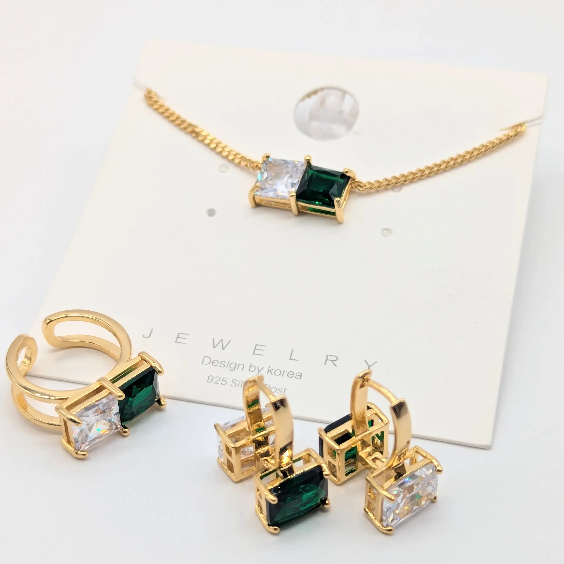 Набір прикрас 14к «Смарагдовий Контраст», сережки 1*2.1 см, кулон 1.6*0.9 см,