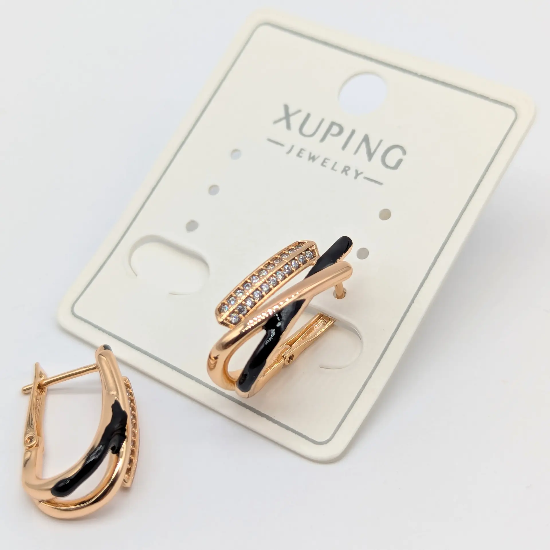 Сережки Xuping 18к «Контраст Елісія», 0.8*2 см