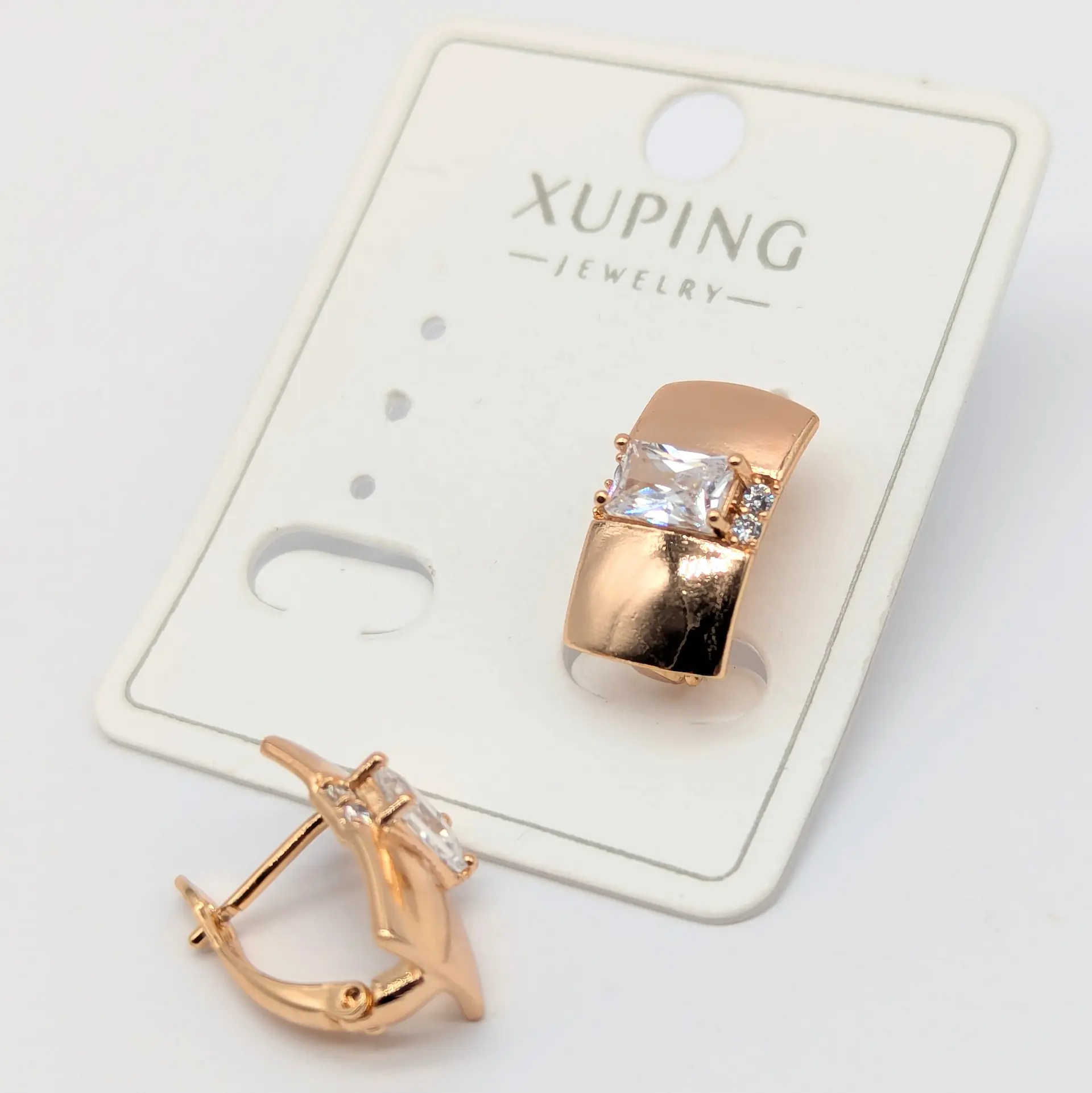 Сережки Xuping 18к «Грація Квадро Ліберта», 0.9*1.5 см