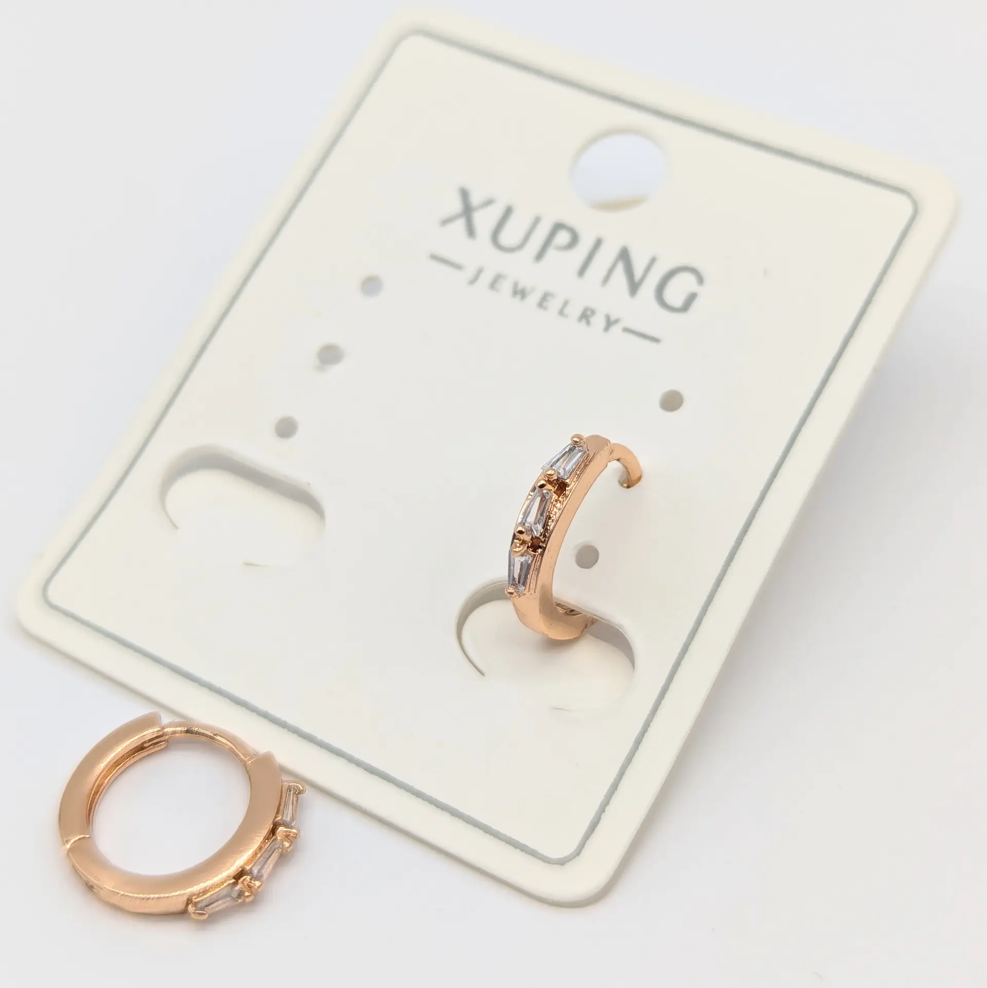 Сережки Xuping 18к «Лінія Сяйва Естель», 0.2*1.1 см