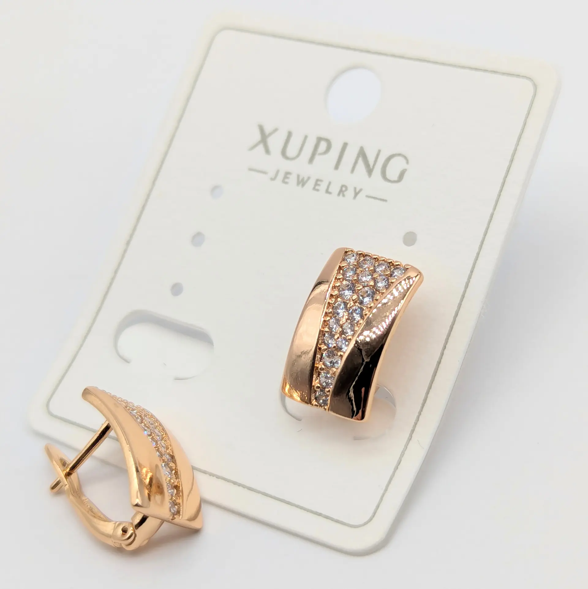 Сережки Xuping 18к «Сяйво Діагоналі Віола», 0.9*1.4 см